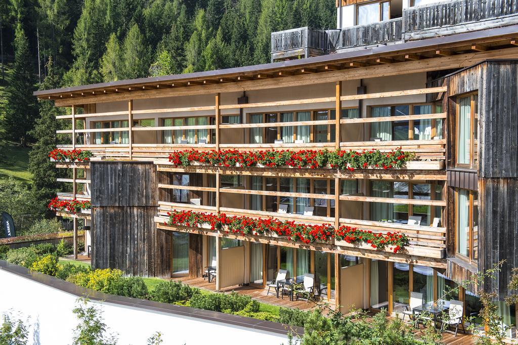Lagacio Hotel Mountain Residence San Cassiano  Exterior photo